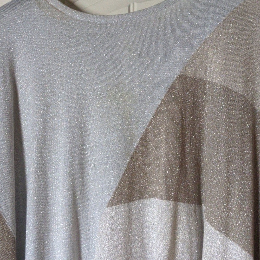 Light sweater sweater